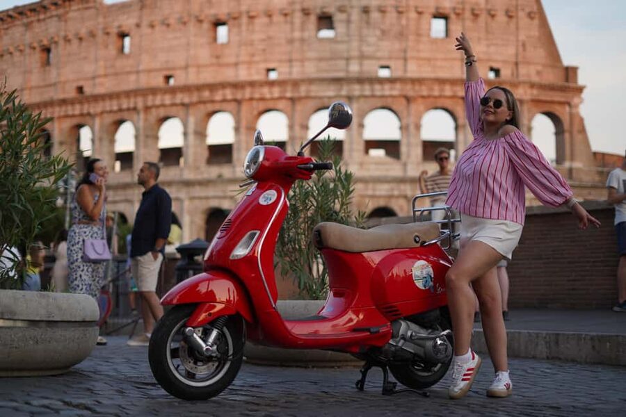 Rome: Night Photography service by Vespa with Aperol Spritz - Who should book this ride?
