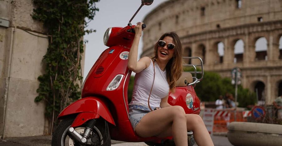 Rome: Photography services by Vespa with Aperol Spritz - Colosseum: a quick first photo stop