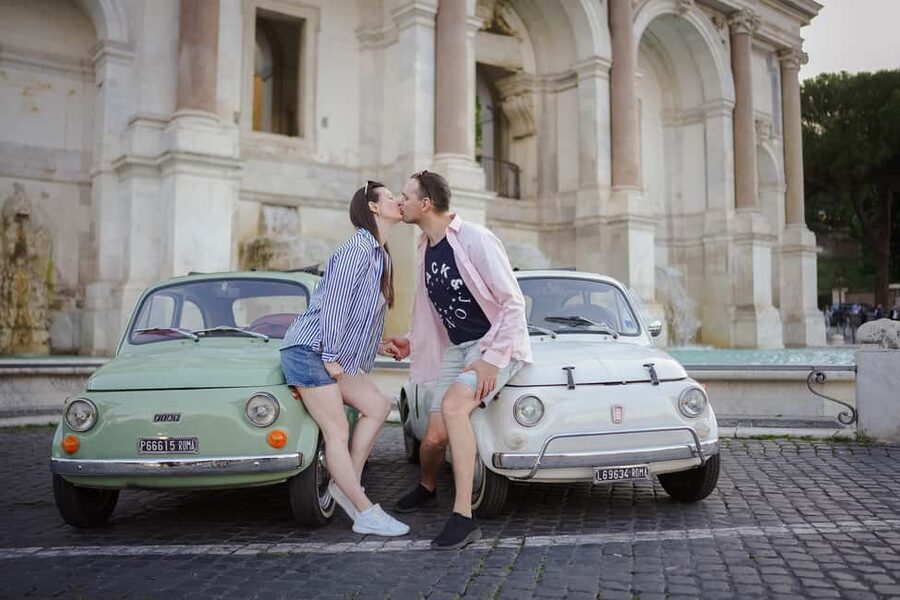 Rome: Photoshoot Service with Vintage Fiat 500 - Trastevere and the Aqua Paola fountain