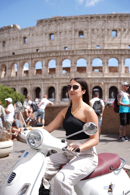 Rome: Vespa Photo Tour with Historic City Highlights - Seeing Rome from the back seat