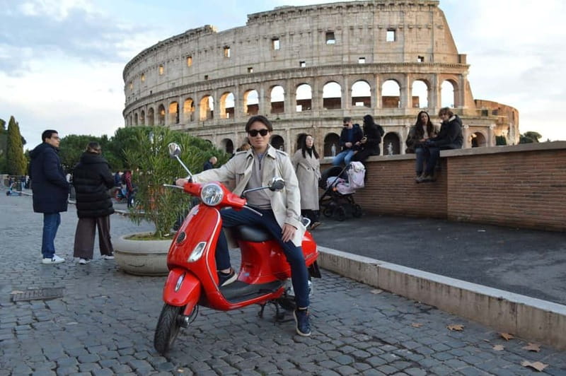 Rome Vespa: Photos, City Highlights, Sightseeing by Vespa - Passing Circus Maximus and the Arch of Constantine