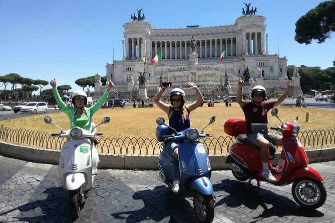 Rome Vespa Primavera 125 cc Rental - 72 Hours Rental - The social side of the handover