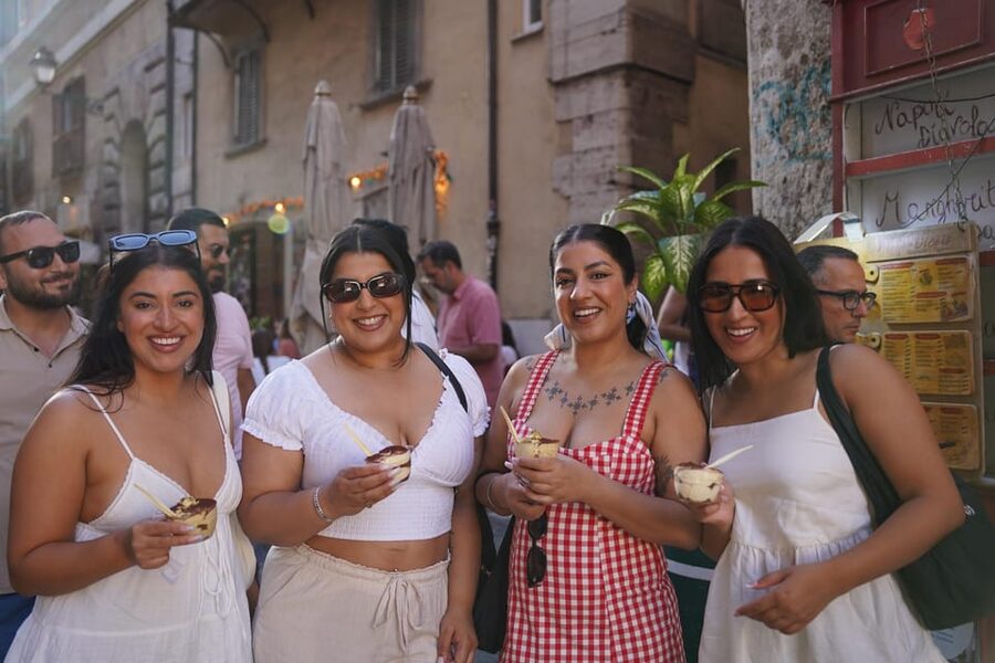 Rome: Vespa Ride with Pictures and Sweet Tastings - Why a Vespa is a smart way to see Rome