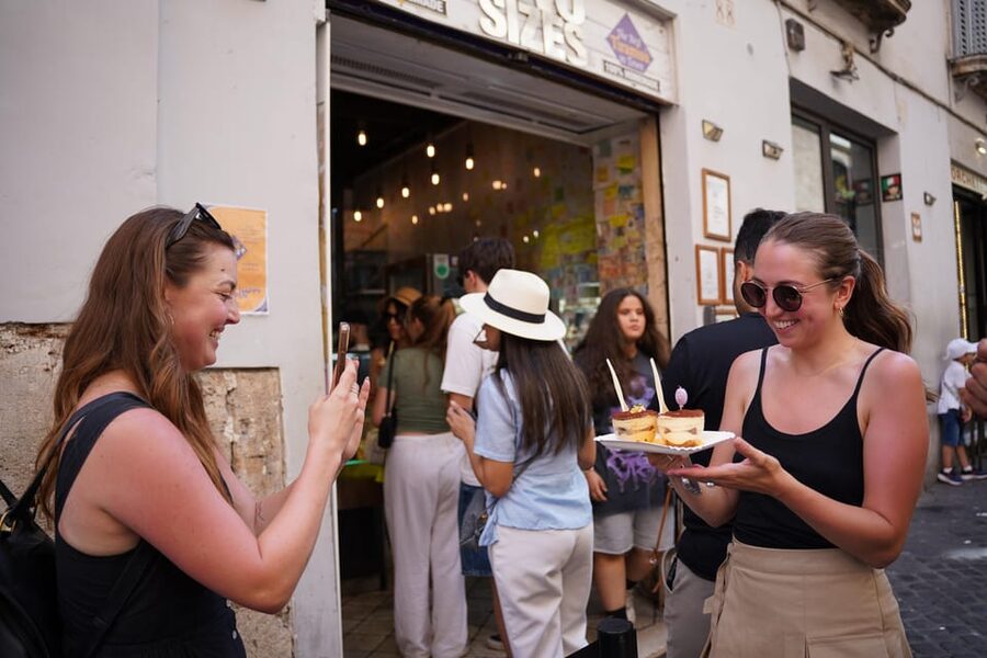 Rome: Vespa Ride with Pictures and Sweet Tastings - Meeting points and the start of the ride