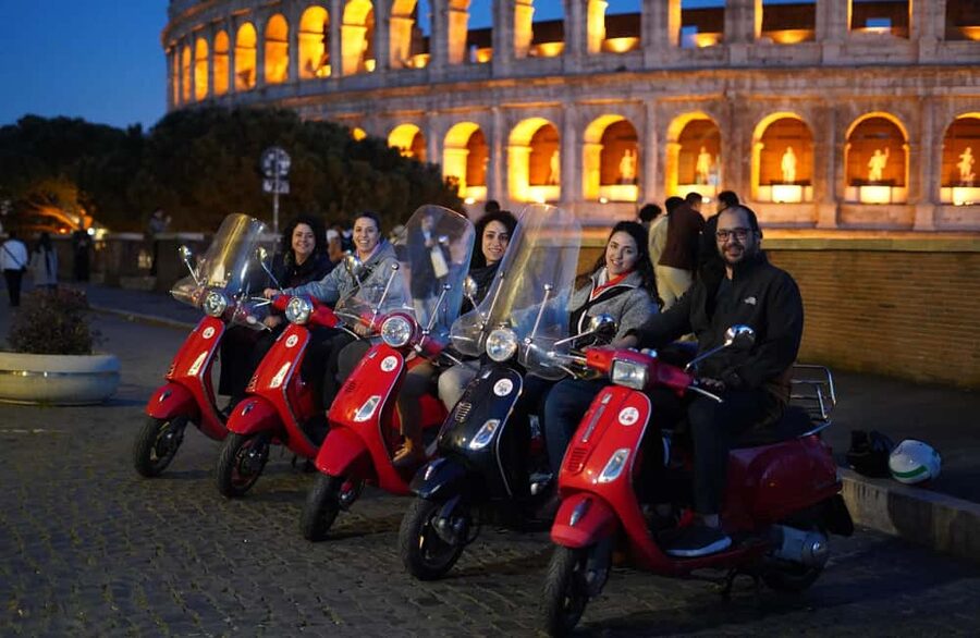 Rome: Vespa Scooter Night Tour with Pro Photographer service - The Pantheon and Piazza Navona at night