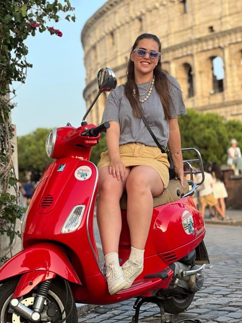 Rome: Vespa Tour & Professional Photoshoot - Castel Sant’Angelo and Piazza Navona