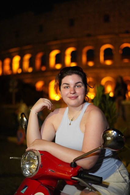Rome: Vespa Tour & Professional Photoshoot - Meeting near the Colosseum