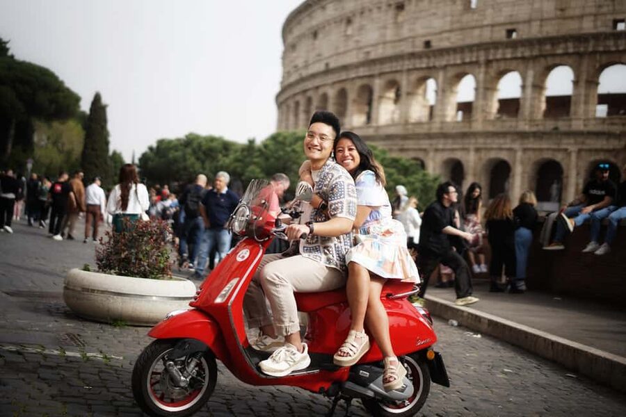 Rome: Vespa Tour with Professional Photographer - Meeting Near Cafe Roma