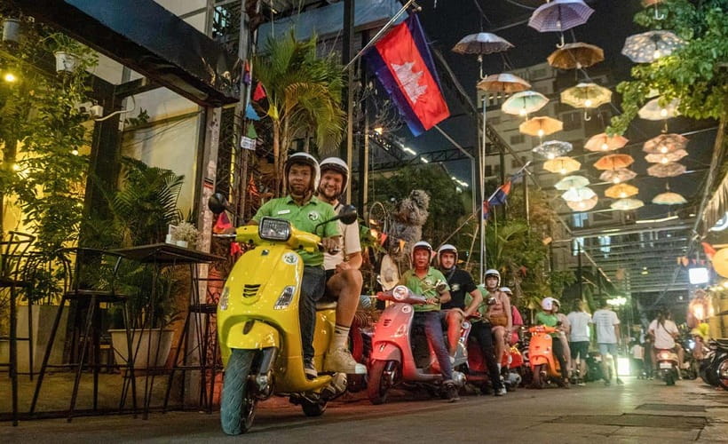 Siem Reap: Evening Foodie Vespa Tour / Tuk Tuk Available - Safety, comfort, and group size