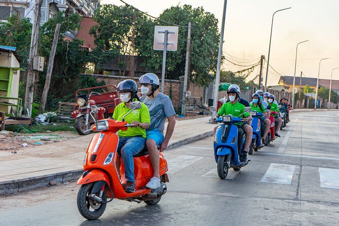 Siem Reap: Evening Foodie Vespa Tour / Tuk Tuk Available - One hour at Made in Cambodia Market