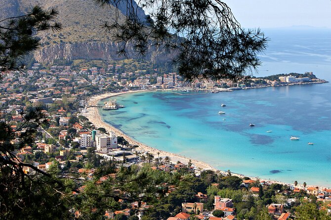 Tour in Palermo and Mondello driving an original classic Fiat 500 - What the private format adds