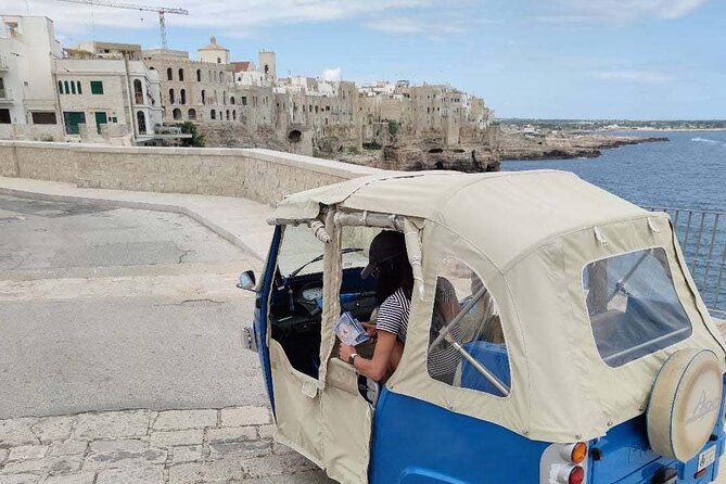 Tour of Polignano a Mare in Ape Calessino - The Marquis Arch and the old-town return