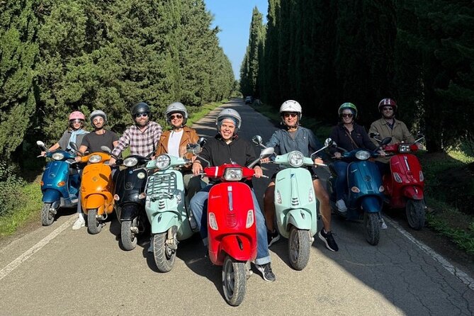 Tuscany Vespa Tour with Lunch and Wine Tasting in Chianti Area - Exploring San Gimignano and its famous towers