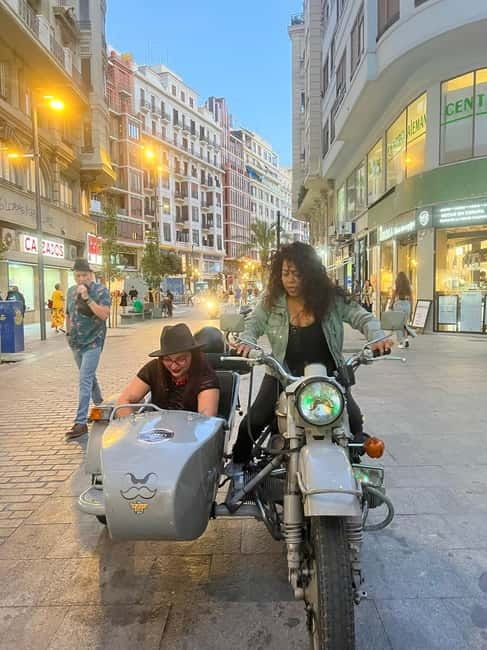 Valencia: The Highlights Tour in Vintage Sidecar - From the cathedral to the Central Market