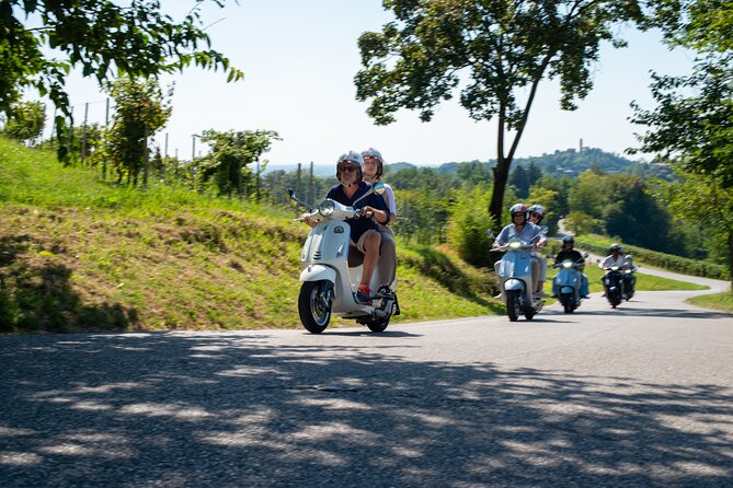 Vespa 125 rental to explore the UNESCO Hills - Villages, historic centers, and old homes