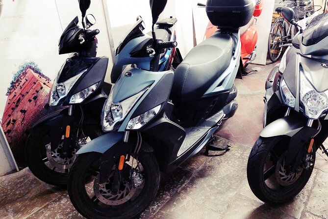 Vespa and Scooter Rental in Lucca - Choosing between the 125cc and 300cc scooters