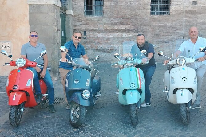 Vespa experience guided by us & Photo shoot - Climbing toward Gianicolo