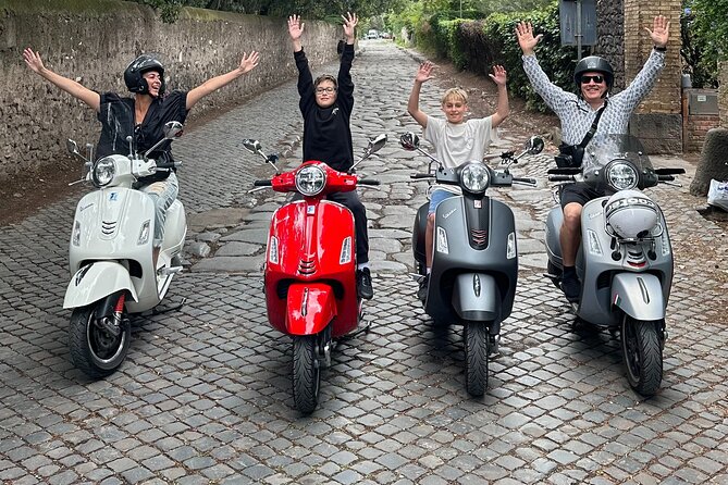 Vespa experience guided by us & Photo shoot - Passing the Colosseum without entering