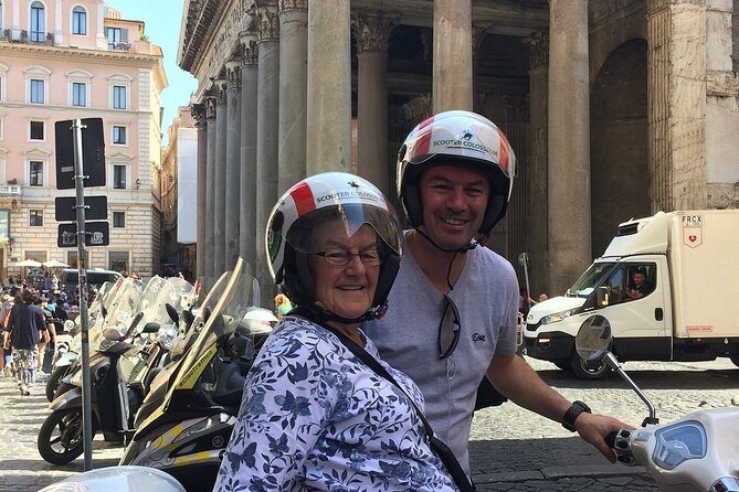 Vespa Primavera 125 cc Rental at Rome 24 ore - The weather and road surface matter