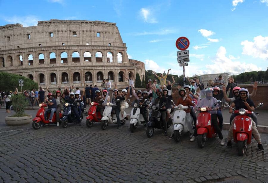 Vespa Rome Photography Tour by Local - Why a Vespa is a useful way to see Rome