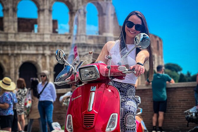 Vespa Tour Guided by Local in Rome - Ending at Piazza Navona