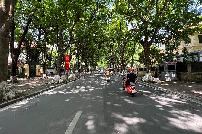 Vespa Tour HANOI BACK STREETS: FOOD+LOCAL LIFE+CULTURE & FUN - Walking through Banana Island