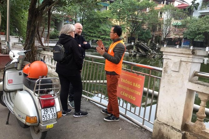 Vespa Tour Hanoi Life Rustic - A tiny music stop with a personal feel