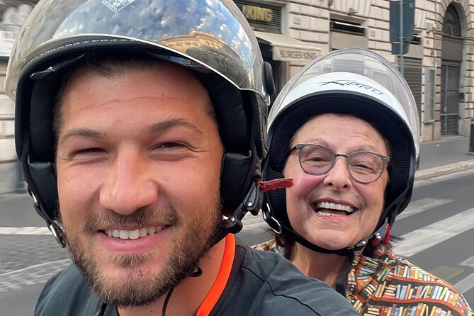 Vespa Tour in Rome with Nicolò - The Pantheon, an ancient building still in the city center