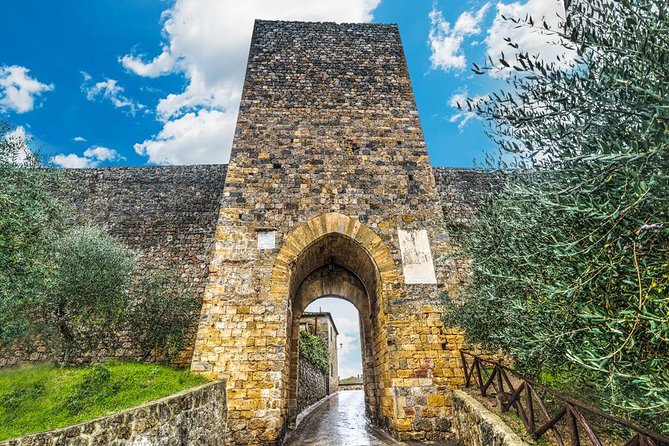 Vespa Tour with Lunch&Chianti Winery from Siena - Monteriggioni, one hour inside medieval walls