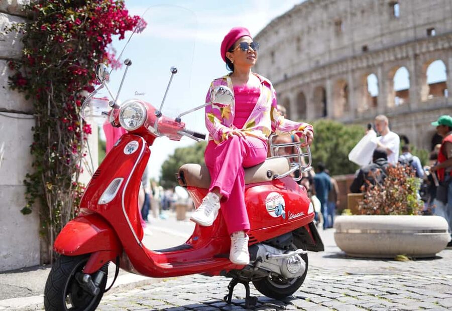 Vespa - Wine and Photography service in Rome - Passing Circus Maximus in 10 minutes