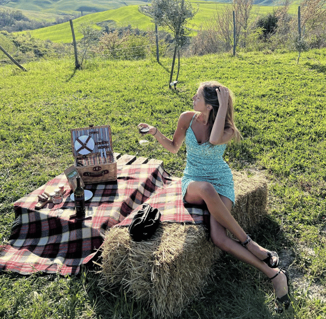 Volterra: Aperivintage aperitif in vineyard whit a Fiat 500 - Weather, Driving, and Other Practical Details